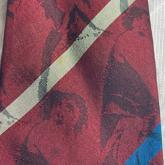 💠rare find- Vintage Fendi Tie (shadow print of woman looking over her shoulder) - Picture 3 of 9